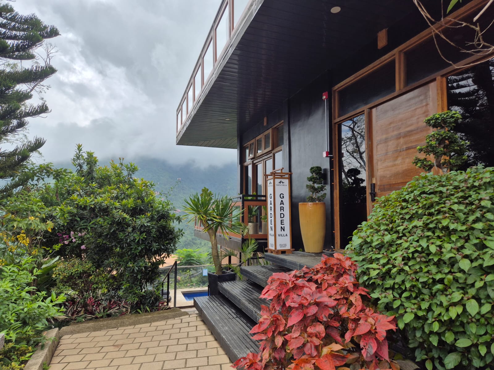 Garden Villa landscaped entrance